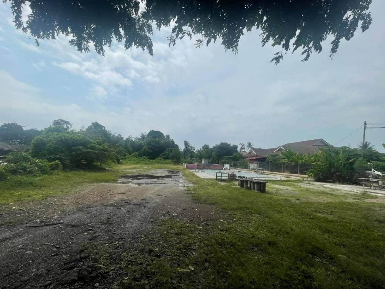 TANAH LOT SESUAI UNTUK PERNIAGAAN KEDAI MAKAN, BUAH DAN USED CAR SEMABOK DUN DUYONG